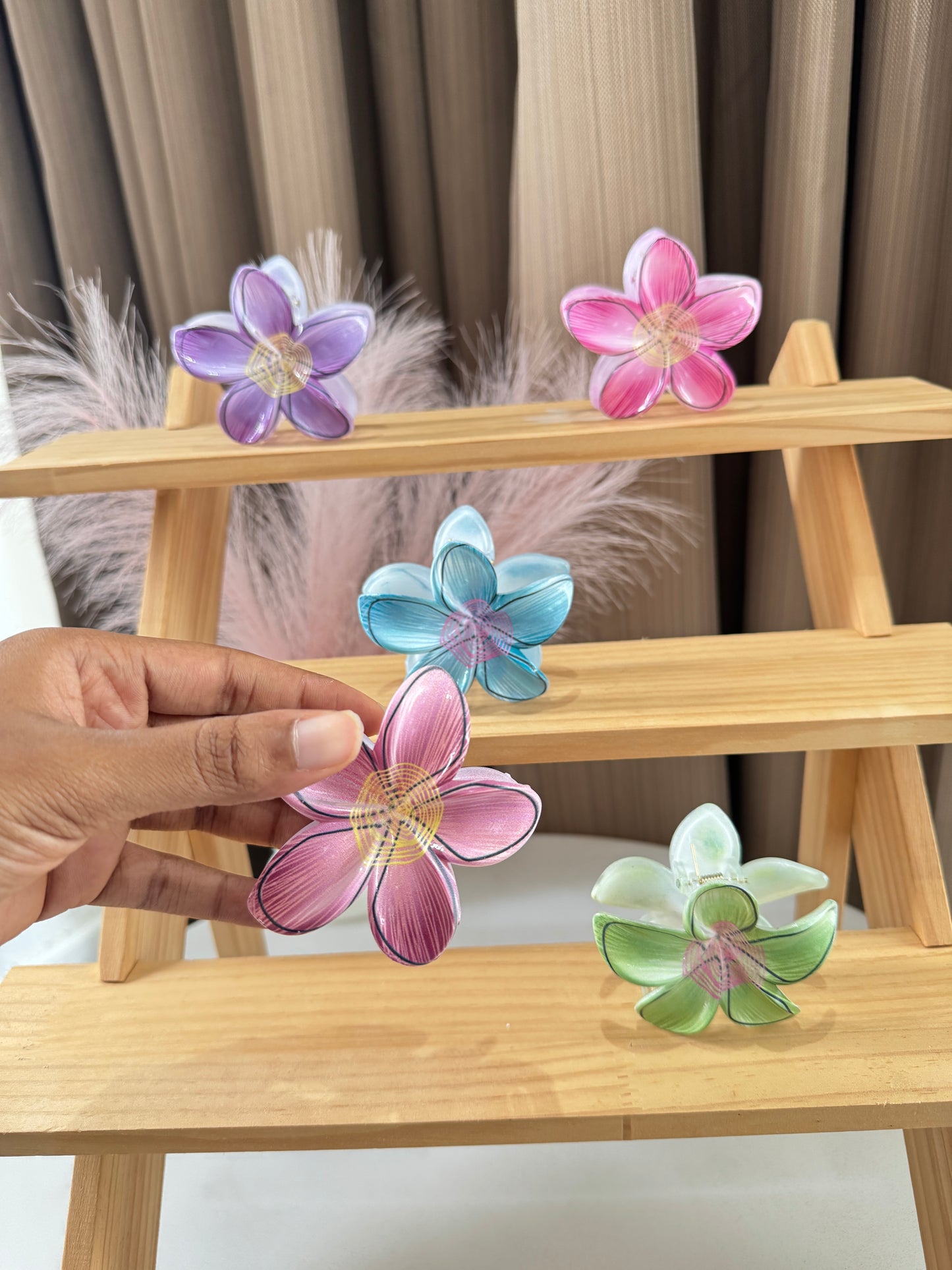 Scribble Flower Hair Claw