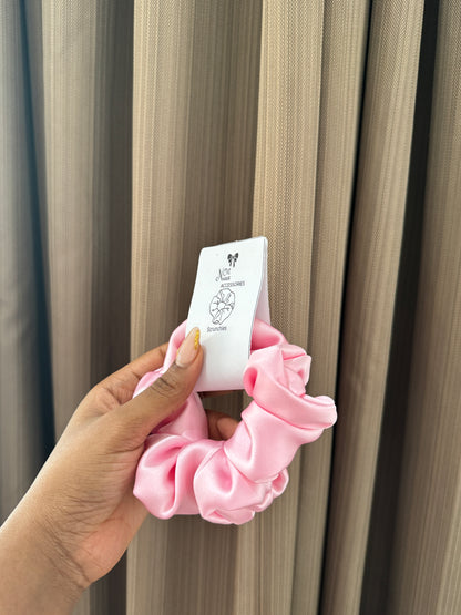 NOIT Silk Scrunchies Baby Pink