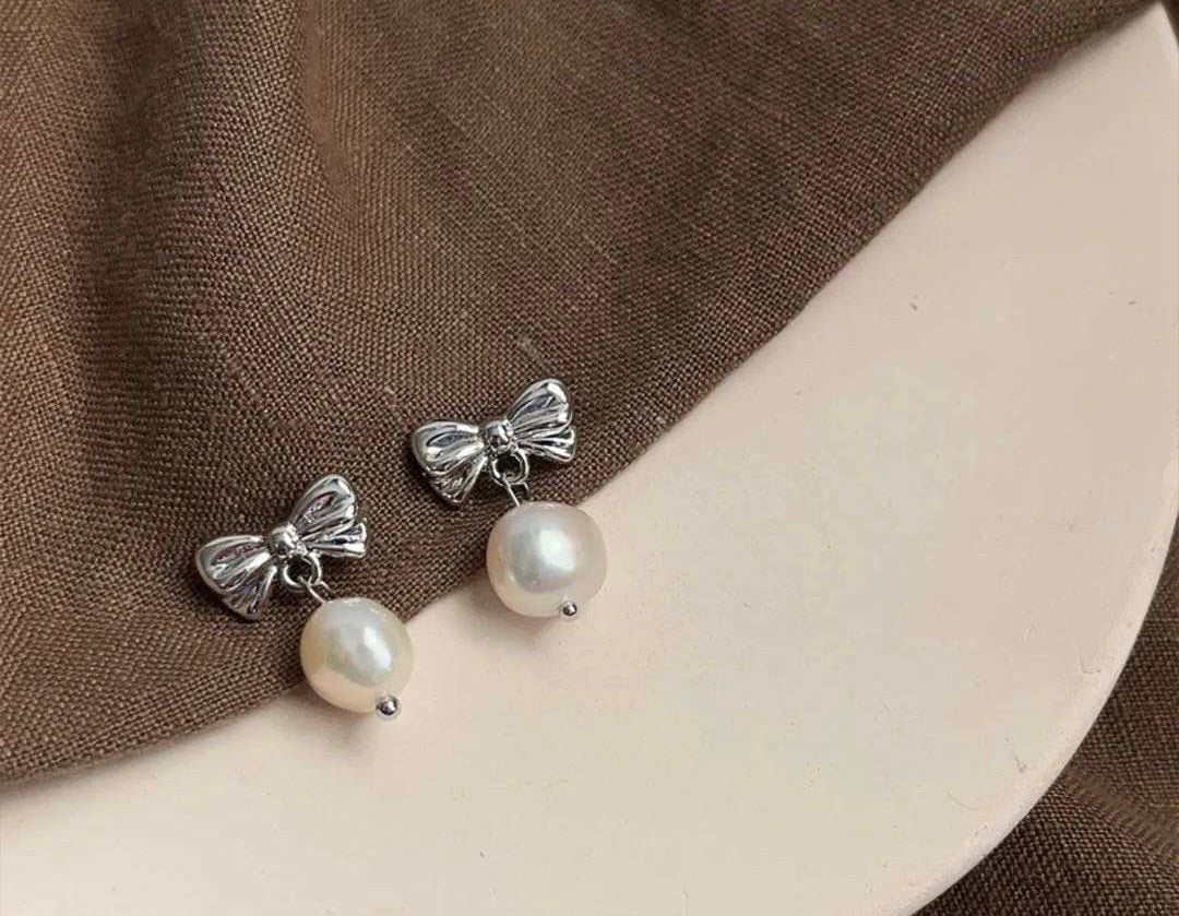 Knot and Bow pearl Earrings